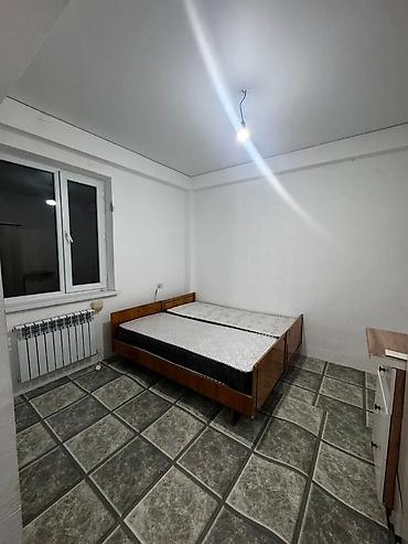 без депозита: 1 комната, Баткенский рынок / базар Агентство недвижимости, Только девушкам, от 1 года, от 1 месяца, от 3 месяцев, С мебелью частично — 4
