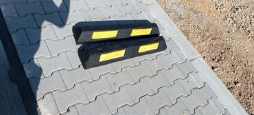 prekrivac za auto protiv leda: Parking stoper dužine 85cm Širine 15cm Visine 10 cm Zaštitite svoj