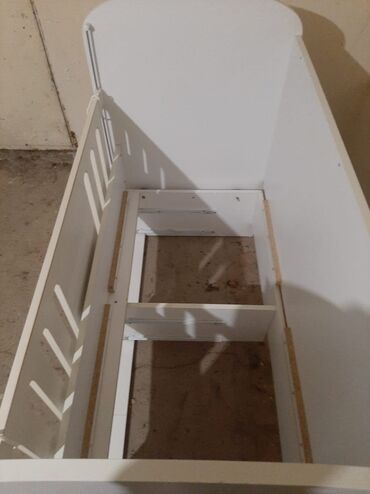 Beşiklər: Oğlan və qız üçün, İşlənmiş, Dördbucaq, Beşik, Dəstsiz, Yellənmə mexanizm ilə — 7