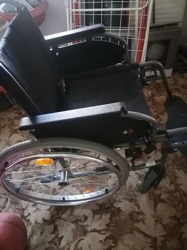 Wheelchairs: Oprema za nepokretne. Imam i dekubitni dusek kao nov. Setalicu