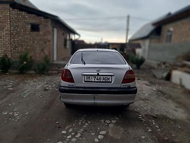 баа: Toyota Avensis: 1999 г., 2 л, Кол менен иштөөчү, Бензин, Лифтбек — 4