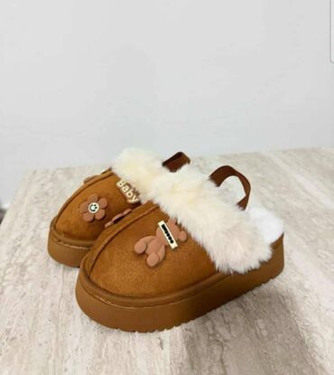 Papuče: Modne papuče, UGG, Veličina - 34 na lalafo.rs — 10 Papuče: Modne papuče, UGG, Veličina - 34 — 10