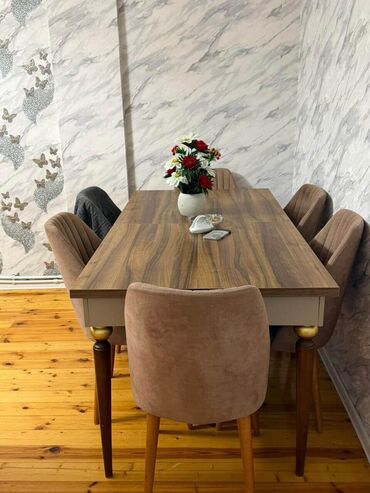 Otaq bitkiləri: Qonaq otağı üçün, İşlənmiş, Kvadrat masa, 6 stul