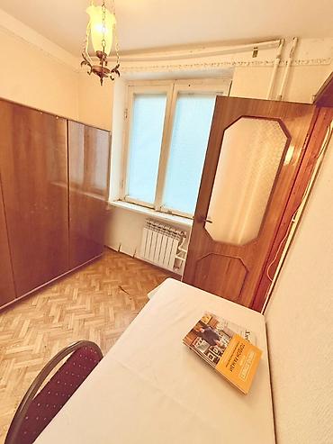 Mənzillər: Kirayə: 2 otağa düzəldilmiş 1 otaqlı Xruşşovka mənzil - Mərtəbə: 4 - — 2