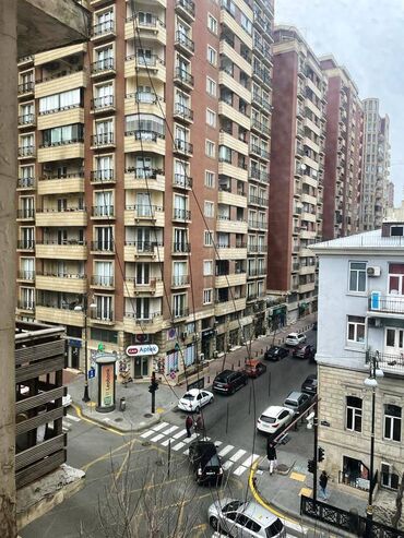 Uzunmüddətli kirayə mənzillər: Rəşid Behbudov küçəsində 5 mərtəbəli binanın 4 cü mərtəbəsi ümumi — 22