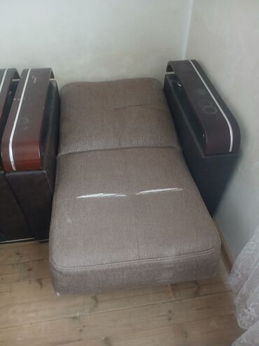 Divan və kreslo dəstləri: Divan bir ədəd kreslo iki ədəd işlənmiş uzlərində biraz yırtıglar var -da lalafo.az — 13 Divan və kreslo dəstləri: Divan bir ədəd kreslo iki ədəd işlənmiş uzlərində biraz yırtıglar var — 13