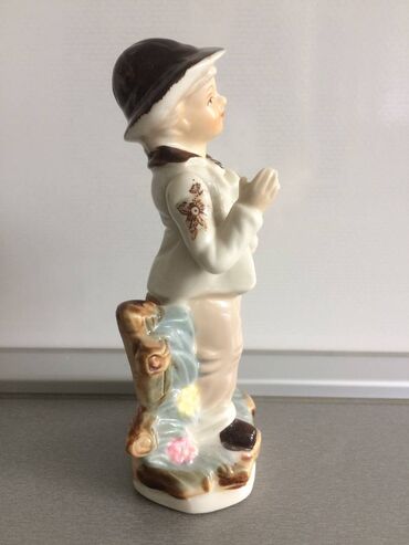 Figure: Decak sa gitarom iz 70tih Austrija
Visina oko 15cm — 5