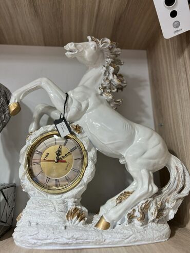 генеральские часы: Сувенир Лошадь с часами Материал: Полиэстер Высота : 60 см Длина 