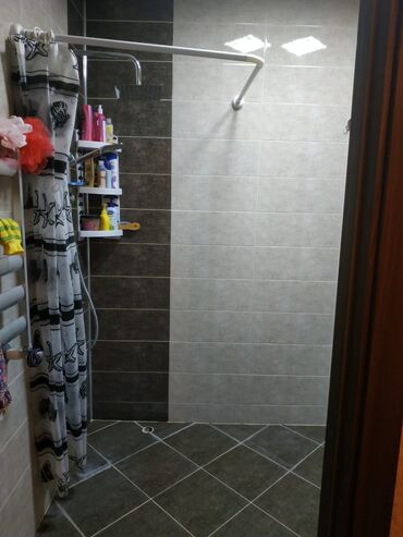 Uzunmüddətli kirayə mənzillər: Badamdar Bazar Storun ustunde 2 otag 17/8 menzil kiraye verilir — 11