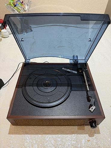vinil disk: Vinil pleyer / qrammofon - Klassik taxta korpus və şəffaf tozqalxan — 1