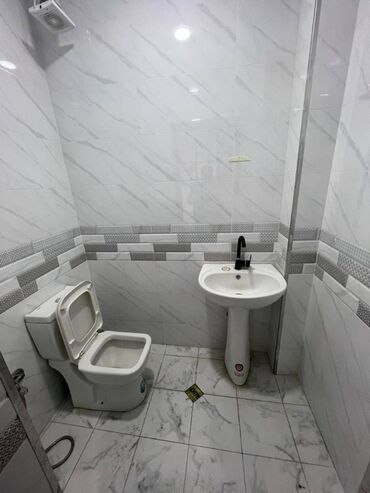 Digər kommersiya daşınmaz əmlakı: 28 may metrosuna yaxin yerləşən obyekt ümumi sahəsi 155 kv,m olan ayi — 6