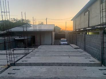 Продажа коттеджей и домов: Продаётся участок с отличным фундаментом в Бишкеке! Продаю участок в — 8