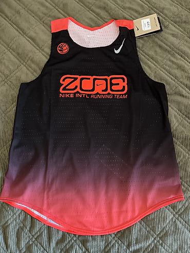 vikend torba: Nike AeroSwift Dri-FIT ADV Graphic Tank vel. S NOVO
IR5925 010 — 4
