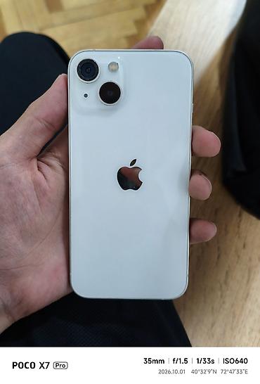 IPhone 13 mini, белый цвет. Компактный корпус с плоскими гранями