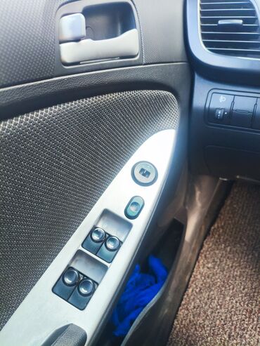 Hyundai: Hyundai Solaris: 2013 г., 1.6 л, Механика, Бензин, Седан at lalafo.kg — 3 Hyundai: Hyundai Solaris: 2013 г., 1.6 л, Механика, Бензин, Седан — 3