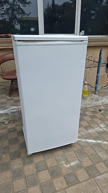 Ağ rəngli mini soyuducu - Kompakt ölçü, qapı üstü inteqrasiya olunmuş