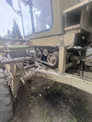 Зерноуборочные комбайны: Зерноуборочный комбайн самоходного типа, предназначенный для уборки at lalafo.kg — 5 Зерноуборочные комбайны: Зерноуборочный комбайн самоходного типа, предназначенный для уборки — 5