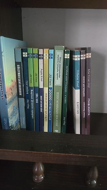 Художественная литература: Mövzu: Müxtəlif janrlarda geniş kitab kolleksiyası Tərkib: - — 5