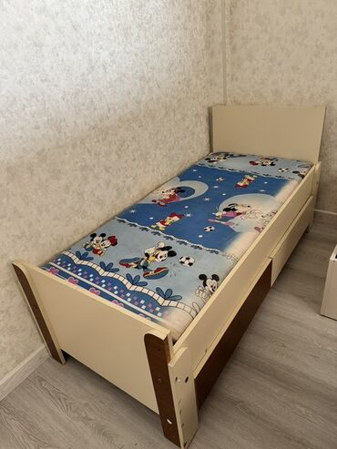 Oğlan və qız üçün, Çarpayı, Bazasız, Matras ilə, Siyirməsiz