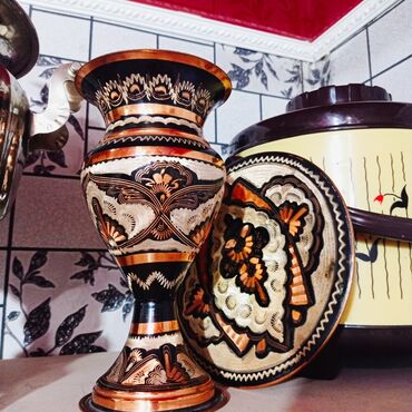 Антикварные вазы: Продается красивая ваза Ссср высота 22см с тарелочкой диаметр 20см в