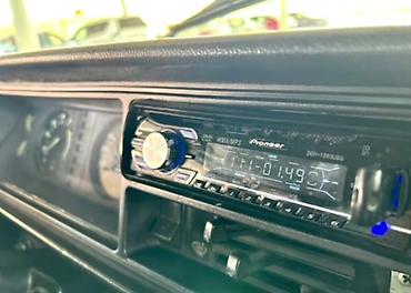 VAZ (LADA): VAZ 2107 sedan - Kuzov: 4 qapılı, ağ rəng, xrom ön barmaqlıq və — 8