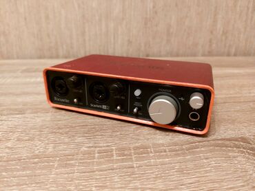 Səsgücləndirici və qəbuledicilər: Focusrite Scarlett 2i2 Был куплен для домашней студии звукозаписи при