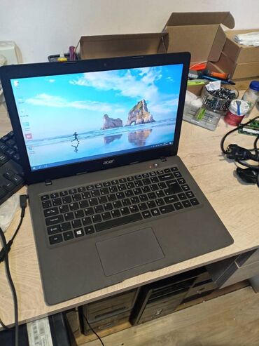 acer swift: Celeron prosessor, 2 ram, 32 gb ssd yaddaş. 14 ekrandır. İnternetdən