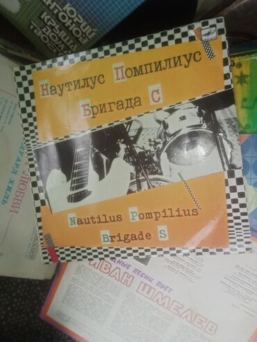 Виниловые пластинки: Продам оптом раритет пластинки более 300штук наверное выйдет. самые — 4