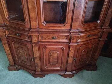 Stilske vitrine: Prelepa vitrina. Odlicno stanje. Visina 220cm Sirina 190 cm Dubina 45 na lalafo.rs — 6 Stilske vitrine: Prelepa vitrina. Odlicno stanje. Visina 220cm Sirina 190 cm Dubina 45 — 6