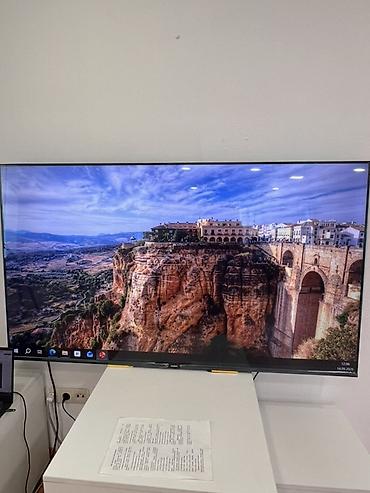 4k: Большой Smart‑телевизор с тонкими рамками в идеальном состоянии - — 1