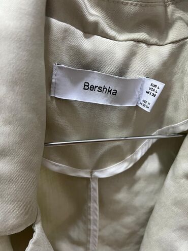 Kostyumlar: Dəst birlikdə Pencək Bershka Şalvar Zara. Dəst olaraq satılır 15 AZN — 8