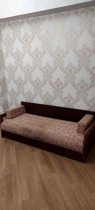 divar desən: Taxta çərçivəli tək nəfərlik divan‑çarpayı - Material: möhkəm taxta — 2