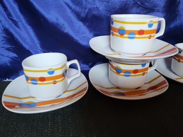 Kuhinjski setovi: Solje vintaz za kafu,caj puniji porcelan. Komada 4 u ceni. Tacne — 2