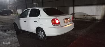нексия 2005: Toyota Platz: 2004 г., 0.1 л, Автомат, Бензин, Седан