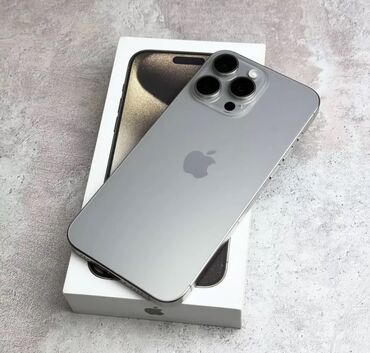 Apple iPhone: IPhone 15 Pro Max, Б/у, 256 ГБ, Natural Titanium, Зарядное устройство, Защитное стекло, Чехол, 88 %