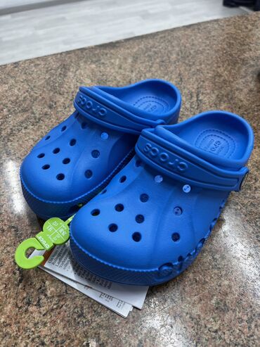 Детская обувь: Продаю crocs original
Размер 29-30 
Выкуплены с официального сайта