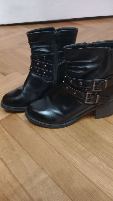 Gležnjače: Gležnjače, Opposite, 38 — 2