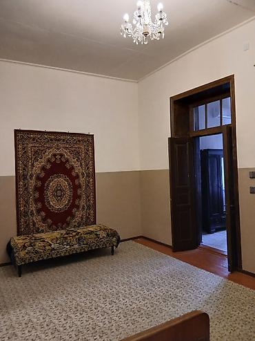 kirayə otaqlar: Ev yalnız 4 nəfər xanım tələbələrə kirayə verilir.Ev Gəncə şəhərinin — 7