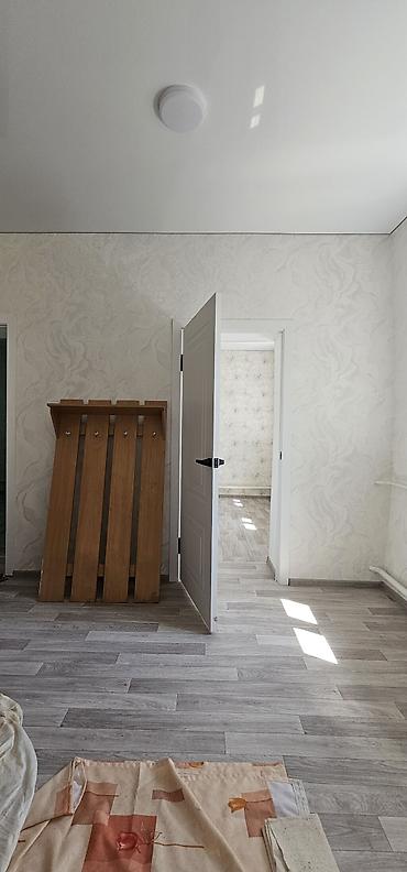 Продажа коттеджей и домов: . Продаётся отличные полдома 50кв.м в Кызыл-аскере на участке 1,5 — 16