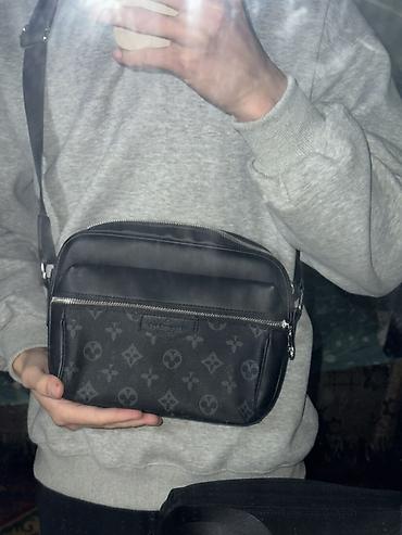 Барсетка, Louis Vuitton, Материал: Экокожа, Застежка на молнии, Новый