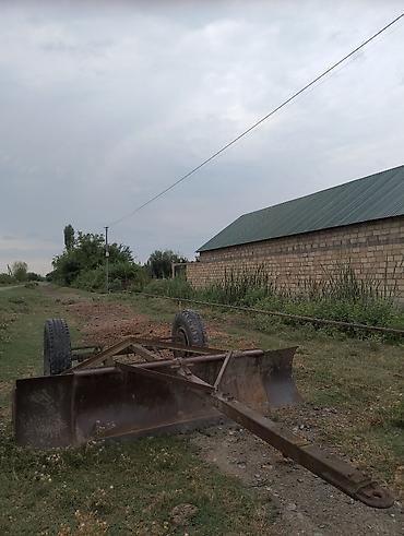 kon: Traktor greyder pırpırı (torpaq hamarlayan kürək) satılır. İşlək — 1