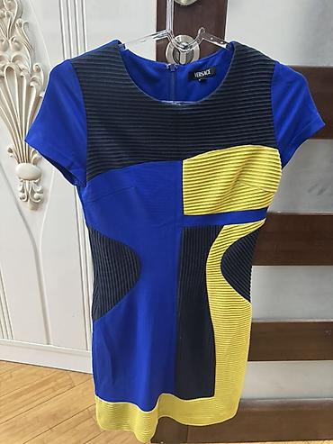 versace kofta: Versace qadın paltarı - Dizayn: Qrafik panellərdən ibarət rəng bloku — 2