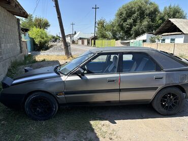 обмен на тайота приус: Mazda 323: 1992 г., 1.8 л, Механика, Бензин, Хетчбек