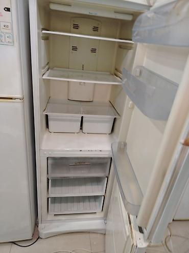 Soyuducular: İşlənmiş 2 qapılı Indesit Soyuducu Satılır, rəng - Ağ, Təkərli — 2