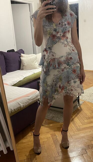h m srbija haljine 2022: Zara M (EU 38), bоја - Šareno, Drugi stil, Top (bez rukava)