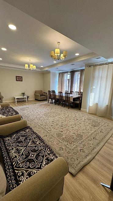 Продажа коттеджей и домов: Продается 2-х эт. дом + цокольный этаж Район Киргизия-1 Зем. участка - — 9