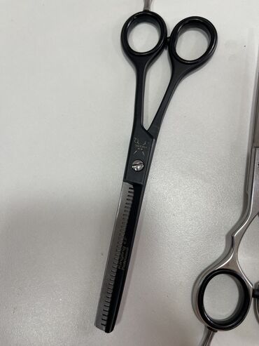Инструменты и тележки для инструментов: Продается профессионалные ножницы для парикмахера 1300сфилировка от