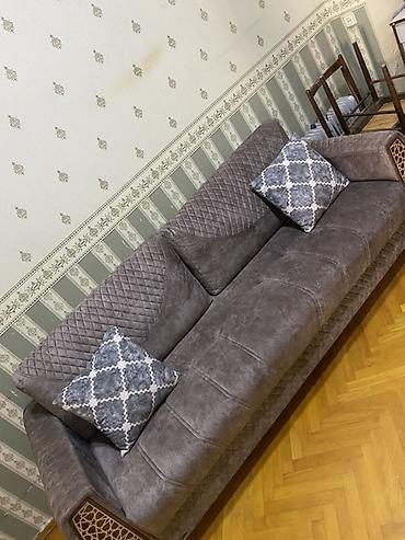 Divanlar: Qonaq otağı üçün şık divan - Rəng: tünd bozumtul (taupe). - Material — 3
