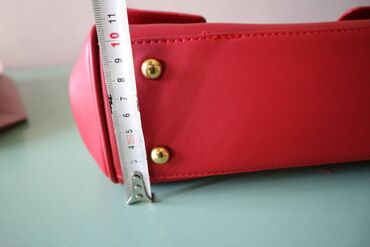 Классические сумки: Новая красная сумочка Размеры: ширина 27 см, высота 24см (с ручками — 21