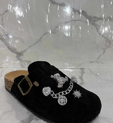 lagerfeld jako: Elegantne ženske sandale – više modela
Brojevi
36-41
2550 din
OR💥 — 7